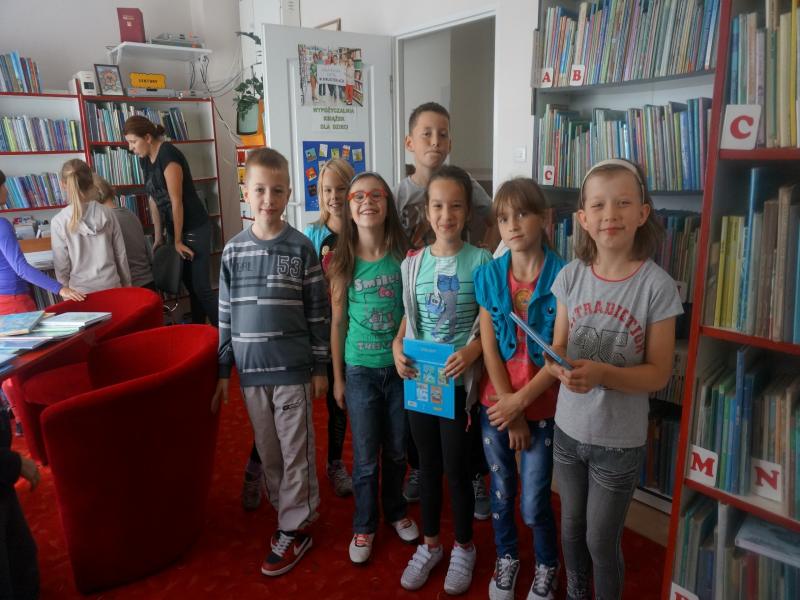 Wizyta najmłodszych uczniów w bibliotece